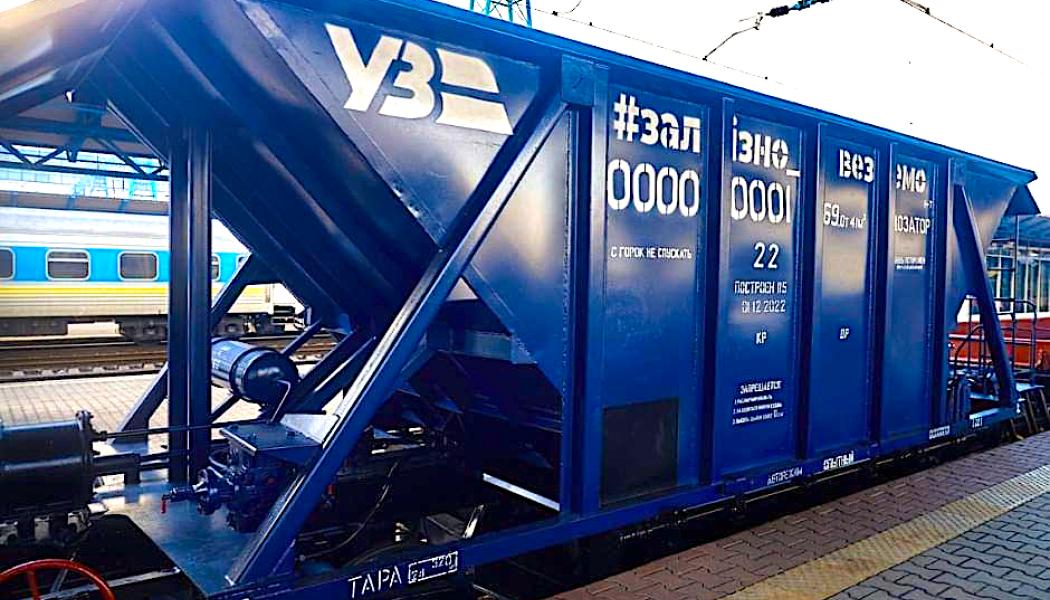 Under året påbörjade företaget även tillverkningen av en prototyp för en spannmålsvagn samt serietillverkning av 50 tippvagnar och 50 trattvagnar. Foto: Telegram. Ukrzaliznycja