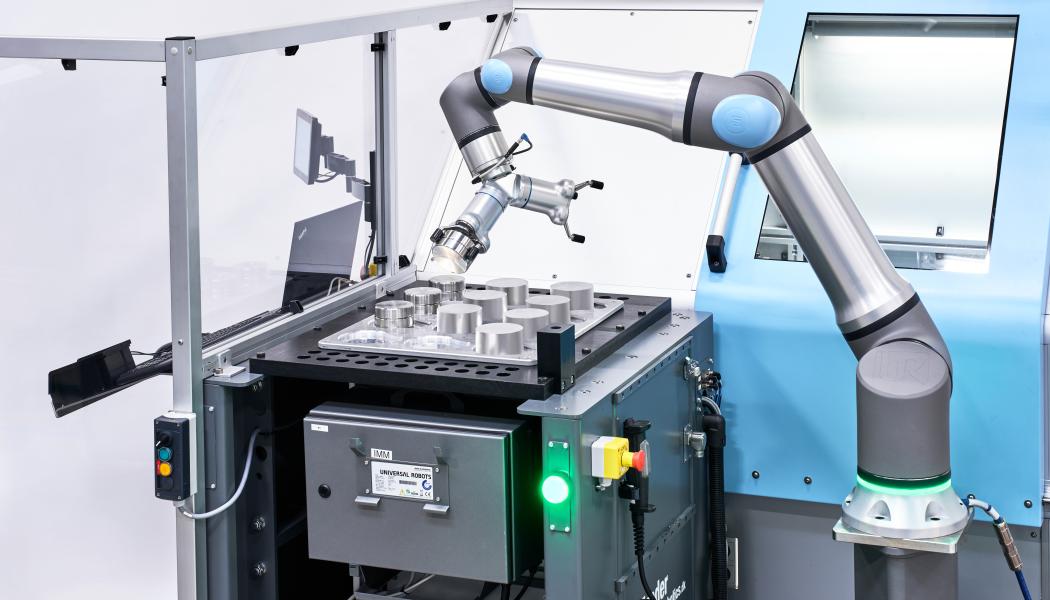 Nya coboten UR30 kan använda flera gripdon samtidigt. Foto: Universal Robots