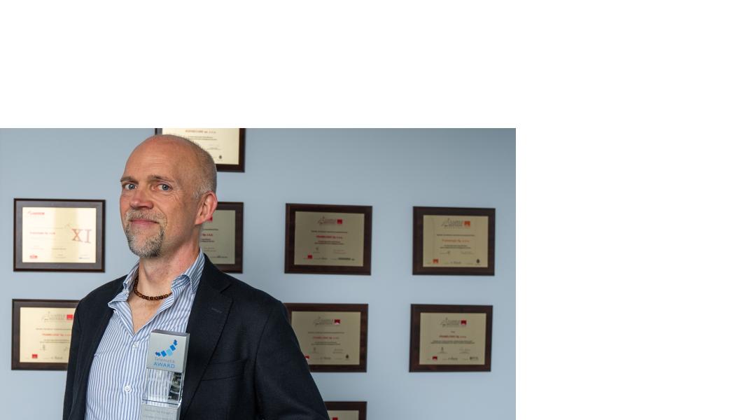 ohan Norrman, CTO på AddSecure, tar emot Telematik Markt-pris. Foto: AddSecure