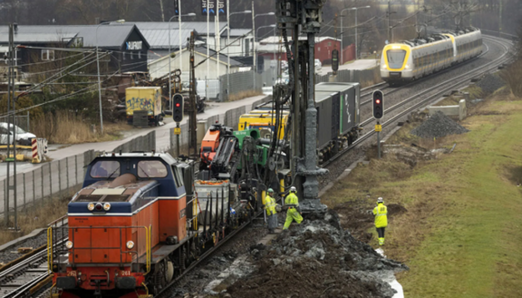 Byte av elkraftsanläggningen på Västra stambanan, Göteborg-Alingsås. Foto: Trafikverket
