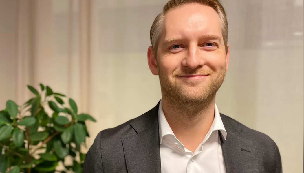 Än så länge är efterfrågan på landtransporter god, både i Sverige och i Europa säger Viktor Strömblad, Head of Land på DB Schenker. Foto: DB Schenker 