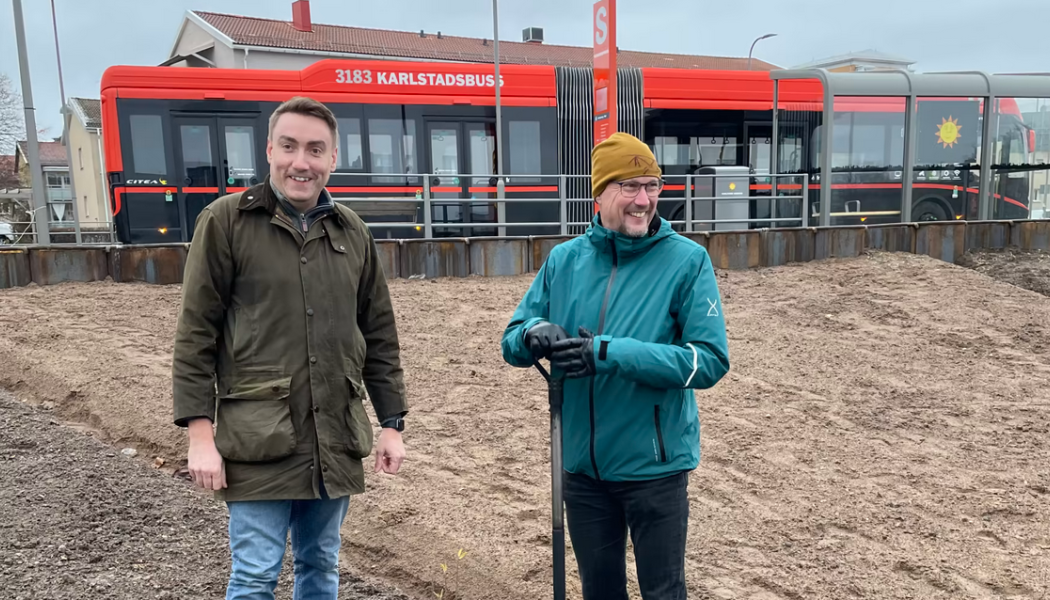 Erik Nilsson (KD), ordförande i stadsbyggnadsnämnden och Per-Anders Bergman, teknik- och fastighetsdirektör invigde Vikenförbindelsen. Foto: Karlstads kommun
