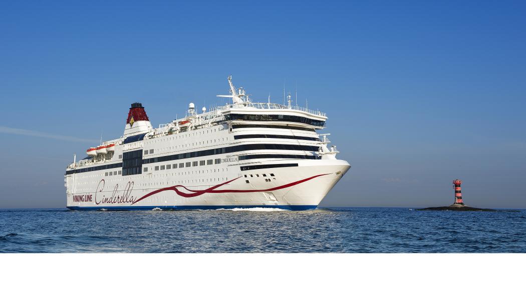 Viking Cinderella byter till finsk flagg. Foto: Viking Line