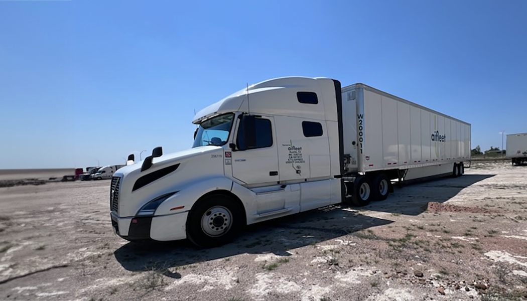 aifleet grundades 2020 och är verksamt inom transportsegmentet FTL (Full Truckload) i USA, där en lastbils totala kapacitet bokas för att till exempel frakta större gods mellan bestämda destinationer. Segmentet är för närvarande fragmenterat och präglat av ineffektivitet som låg nyttjandegrad av förare och tomma mil i logistikkedjan. Foto: Volvo