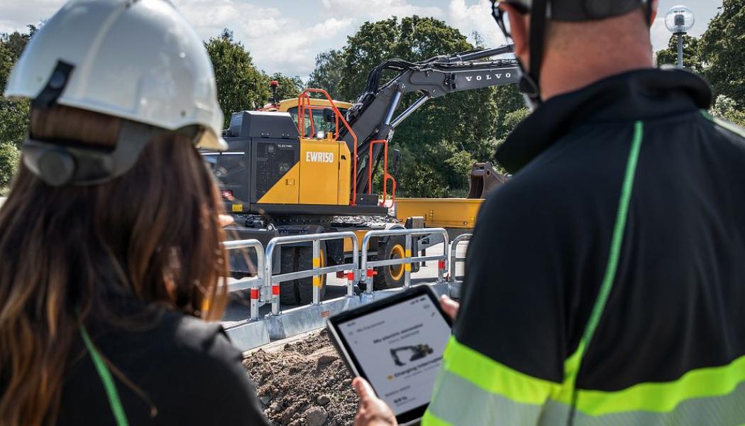 Provkörning av Volvos nya grävmaskinsserie Volvo EWR150 Electric. Foto: Swecon