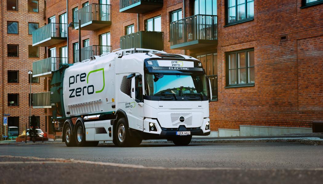 PreZero lägger en stor order på 35 batterielektriska lastbilar från Volvo Lastvagnar, varav 24 Volvo FM Low Entry. Fotograf: Erik Torring


