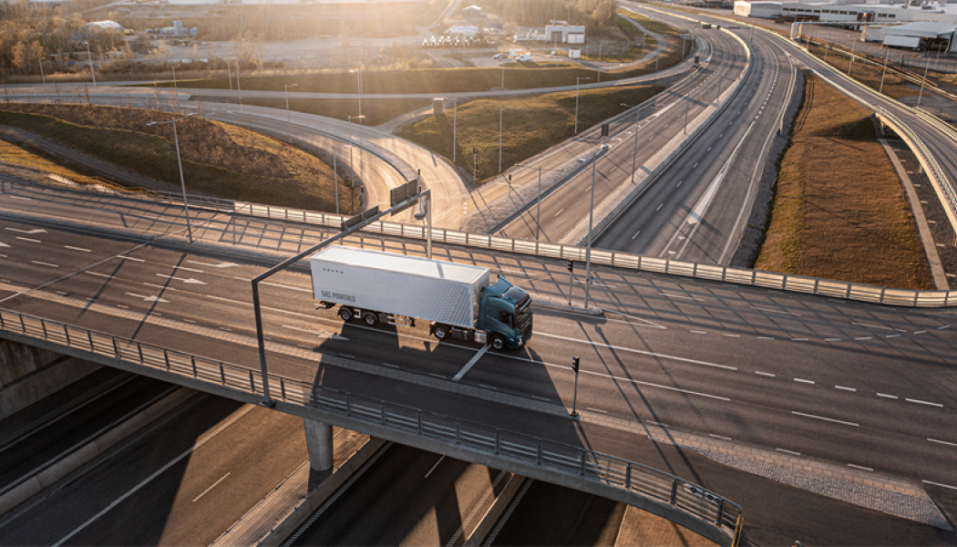 Stål är ett av huvudmaterialen vid tillverkning av lastbilar, bussar och anläggningsmaskiner. Foto: Volvo