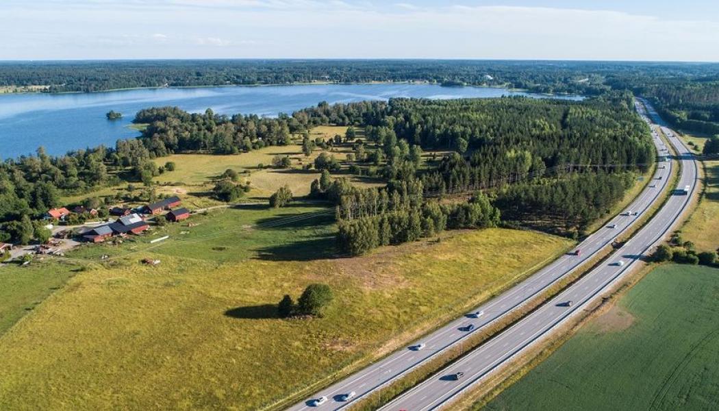 Regeringen förstslår drivmedelskompensation med 1000 kronor till alla privata bilägare och med ytterligare 500 kronor per bil till dem som bor i  glesbygd. Foto: Drivkraft Sverige 