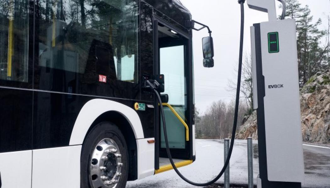 Regeringen vill skynda på omställningen till elektrifierade tunga transporter. Foto: Scania