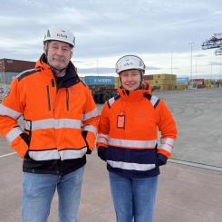 Hans Karlsson och Ewelina Traskowska-Lundén från Norrköpings Hamn som arbetat med ansökan tillsammans med Norrköpings kommun och Södertälje Hamn.