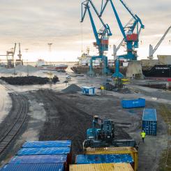 Avtalet mellan Luleå Hamn och Stegra möjliggör utbyggnad av järnvägen i hamnen och ett arrende där Stegra själva investerar i infrastruktur. Foto: Brightnest