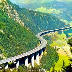 Bron Luegbrücke vid Brennerautobahn. Brennerautobahn kan behöva upphandlas på nytt. Foto: Strabag