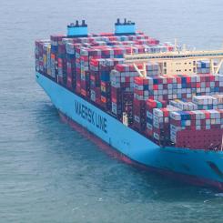 Sina Schuldt/AP/TT: Maersk spår lättnader när det gäller flaskhalsar kring global fraktlogistik. Arkivbild.