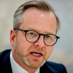 Adam Ihse/TT: Finansminister Mikael Damberg (S) meddelade under ett besök i Göteborg att regeringen förbereder ett krispaket för de höga drivmedelspriserna.