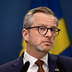 Paul Wennerholm/TT: Finansminister Mikael Damberg (S) vänder sig till EU för ytterligare skattejusteringar på bensin och diesel. Arkivbild.