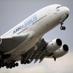 Francois Mori/AP/TT: Den jättelika Airbus A380 under en uppvisning 2015.