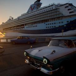 Ismael Francisco/AP/TT: Ett brittiskt kryssningsfartyg ligger för ankar i kubanska Havanna i mars 2022.