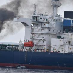 Indian Navy/TT/AP: Den 27 januari 2024, attackerades Marshall Islandsflaggade oljetankern Marlin Luanda i Röda havet. Bilden kommer från Indiens flotta.