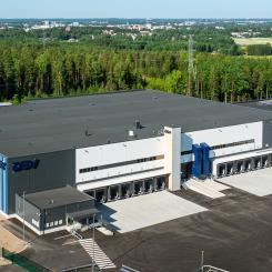 Den nya fastigheten har erhållit miljöcertifieringen BREEAM Very Good och är utrustad med
solceller på taket. Foto: Logicenters