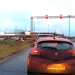 Stopp igen vid finsk-tyska gränsen. Bilden visar köande bilar vid gränsstationen Vaalimaa. Foto: Wikimapia, kredit:Tievirasto