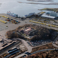 Visionsbild av Arendal vid en flytt av Stena Lines trafik och terminalverksamheter till området. Illustration: Göteborgs Hamn/Stena Line.