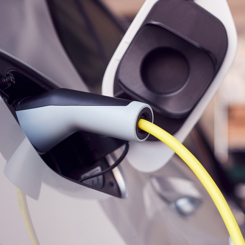 Bravida Sveriges omkring 1100 tjänstebilar kommer att klimatanpassas. Foto: Bravida