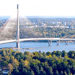 Flygbild av Kronbroarna på Kronbergsfjärden. Från nedifrån och upp: Havshagen, Havshagsbron, Knekten, Finkebron, Högholmen, Kronbergsbron och Kronbergsstranden. Foto: Wikipedia Commons Lic. Kredit: Aarni Salomaa - Eget arbete