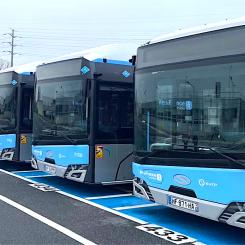 Solaris Urbino 12 vätgasdrivna bussar utrustade med bränsleceller från Ballard i Paris. Foto: Ballard Power