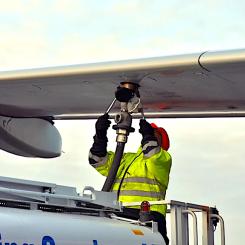 Tankning av flygplan. Foto: V. Ström. Swedavia Airports