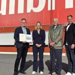 Från vänster: Morgongåva Företagsparks vd Henrik Lindley, Adlibris CFO Marika Lerclercq, Finansman Anders Wall, Adlibris vd Jonas Karlen samt Adlibris logistikchef Mazen Saghir. Fotograf: Morgongåva Företagspark