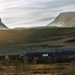 Det 12‑åriga avtalet ska säkra driften av 34 lok, byggda för några av världens tyngsta och mest krävande järnvägstransporter. Fotograf: Alstom