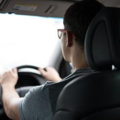Transportstyrelsens förslag innebär att utbyte av körkort från andra EES-länder, som har sitt ursprung i tredjeland, endast ska godkännas i tre specifika fall. Foto: art markiv/unsplash