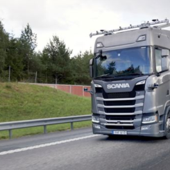 En autonom lastbil kör mellan Södertälje och Jönköping, en tretimmarsresa om cirka 300 kilometer. Foto: Scania