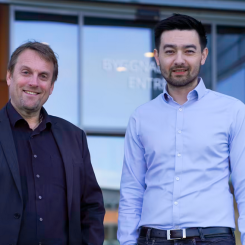 Chassis Autonomys mål är att bli "möjliggöraren" för autonoma fordon. I bild medgrundarna Peter Johansson vd, och Thomas Li, CTO. Foto: Chassis Autonomy