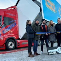 Bandklippning Alltransport-Returpack, Caroline Jansson, Sophia Jarl, Jon Jynnås, Marie Skoog, Mathias Lidén, Magnus Jansson. Foto: Alltransport