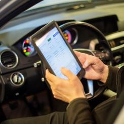 Nu kommer mätarställningarna från de tre föregående besiktningarna finnas med på besiktningsprotokollen. Foto: Liza Simonsson/Transportstyrelsen