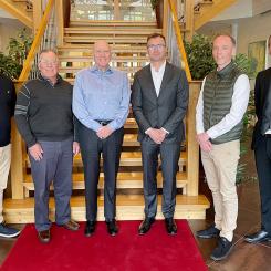 Patrik Lööv-Wallin, Panattoni Sverige, Dudley Mitchell, Panattoni USA, Carl Panattoni, grundare och styrelseordförande Panattoni, Robert Dobrzycki, vd och delägare Panattoni Europa och Indien, Fredrik Jagersjö Rosell, vd Panattoni Sverige och Daniel Andersson, Panattoni Sverige. Foto: Kilenkrysset