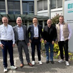 Parterna som undertecknade avtalet på BITO:s huvudkontor i tyska Meisenheim (från vänster): Peter Schmallegger (chef för global försäljning och marknadsföring, PDi Digital), Winfried Schmuck (CEO, BITO-Lagertechnik), Thomas Mayr (CEO, LNConsult), Michael Moosburger (CEO, PDi Digital & CoCEO, VusionGroup GmbH), Christian Mohr (produkt- och affärsutveckling, BITO-Lagertechnik). Foto: Bito