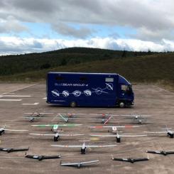BlueBear Mobilt Kommandosystem och Kontrollsystem med UAV på marken. Foto: SAAB