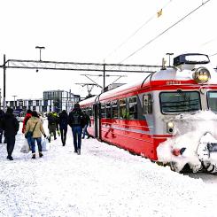 Porsgrunns station vid Vestfoldbanan under den kalla vintern 2017-2018. Foto: Wikipedia Common, Kredit: Aksellister