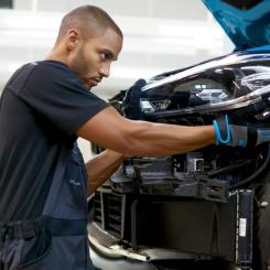 Frågan är om de tyska biltillverkarna befinner sig i en allvarlig kris, eller om det snarare handlar om en återgång till mer normala nivåer efter exceptionella år. Foto: BMW