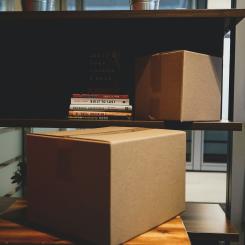 Under 2023 skickades 197,4 miljoner paket från e-handlare till privatpersoner i Sverige enligt Paketindex 2023, vilket motsvarar en ökning med 8,6 procent jämfört med föregående år. Foto: brandable box/unsplash