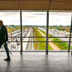 DSB:s CO2-räknare dokumenterar DSB:s klimatinsatser även genom förändrade resvanor. Foto: DSB