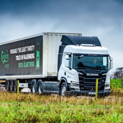 Laddning av ellastbilen sker på raster under dagen och under fyra timmar på natten. Foto: Carlsberg