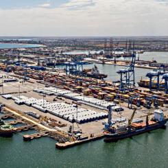 DP World pekar på att hamnar runt om i världen står inför snabbt ökande energibehov i takt med att verksamheten elektrifieras. Elektriska hamnkranar, landström till fartyg, datacenter, uppvärmning och ny industriell verksamhet ställer allt högre krav på stabil energiförsörjning. Foto: DP World