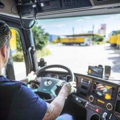 En oumbärlig kugge i logistikflödet är chaufförerna, något som anses en bristvara. Foto: Dachser
