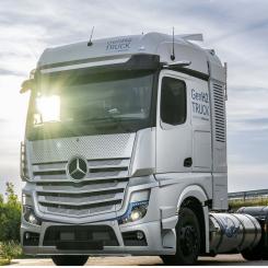 Grön vätgas som energikälla för tunga lastbilar och bussar ingår i Daimler Trucks marknadsstrategi. Foto: Daimler Trucks