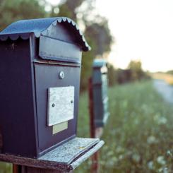 Volymen av fysiska brev kan minska snabbare om regeringens förslag blir verklighet. Foto: Davide Baraldi/Unsplash
