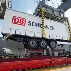 Schenker/DB lastar kombifrakt. Foto: DB-Schenker