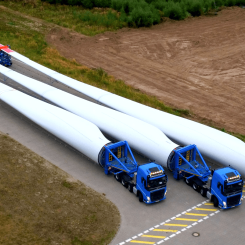 Transport av vindkraftsblad i närheten av nordtyska staden Rostock. Foto: Företaget DOLL, pressfoto